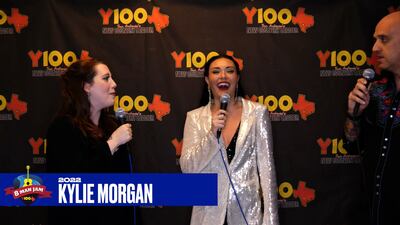 Kylie Morgan Teaches Us Yoga - 8 Man Jam 2022