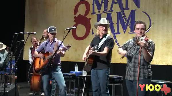 Aaron Watson "Out Of Style" live at 8 Man Jam 2018