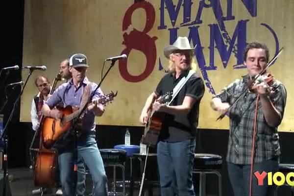 Aaron Watson "Out Of Style" live at 8 Man Jam 2018