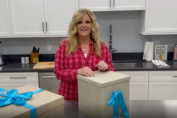 Trisha Yearwood Unboxes New Dinner Collection From Williams-Sonoma!