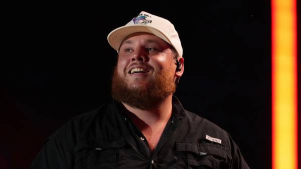 Luke Combs scores 18th #1 with "Where the Wild Things Are"