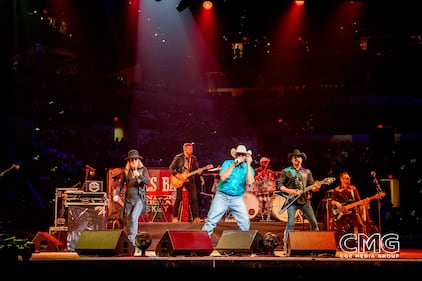 Big & Rich hit the stage on Friday night, February 23, 2024, at the San Antonio Rodeo with a big show! Celebrating our service men and women, vets, and heroes, they performed their hits. Gretchen Wilson came out a few songs into the set to sing even more amazing songs, and the crowd loved every minute of it.