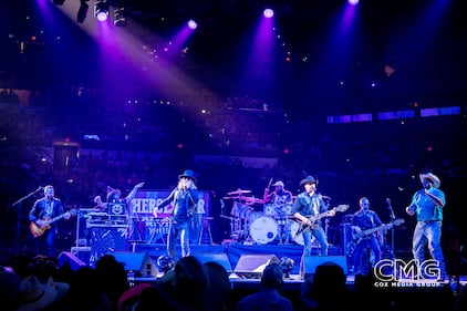 Big & Rich hit the stage on Friday night, February 23, 2024, at the San Antonio Rodeo with a big show! Celebrating our service men and women, vets, and heroes, they performed their hits. Gretchen Wilson came out a few songs into the set to sing even more amazing songs, and the crowd loved every minute of it.