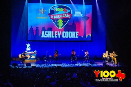 Ashley Cooke joined the Y100 8 Man Jam first set, and was simply amazing! We’re so glad she could join us for our year-end party. Thanks to everyone who came out (and worked hard to win those tickets)!